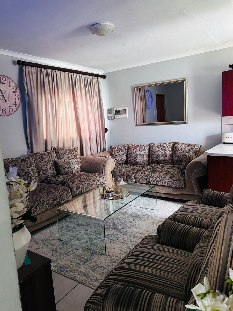 To Let 2 Bedroom Property for Rent in Waterval East North West